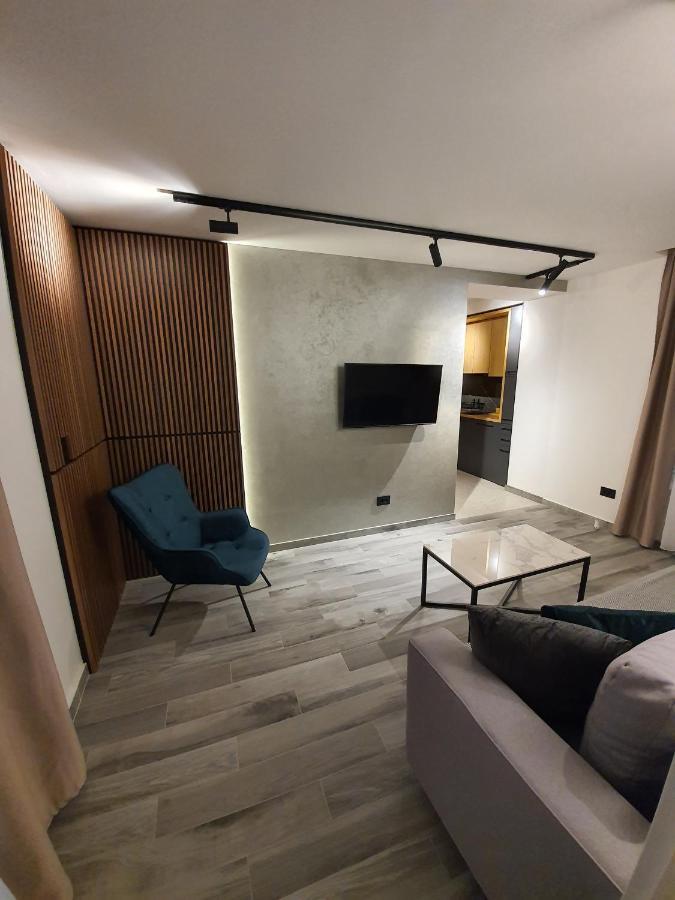 Privilege Suites By Central Park Belgrade Room photo