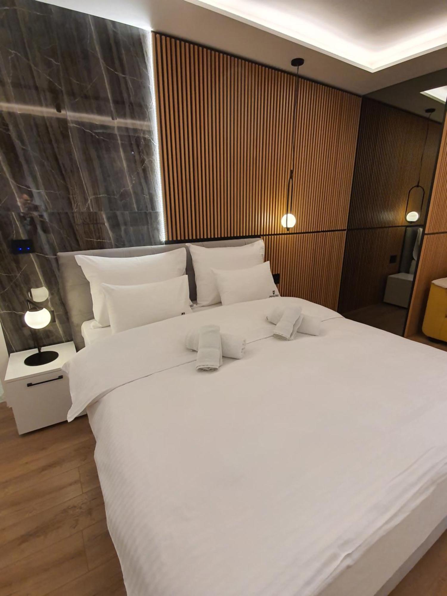 Privilege Suites By Central Park Belgrade Room photo