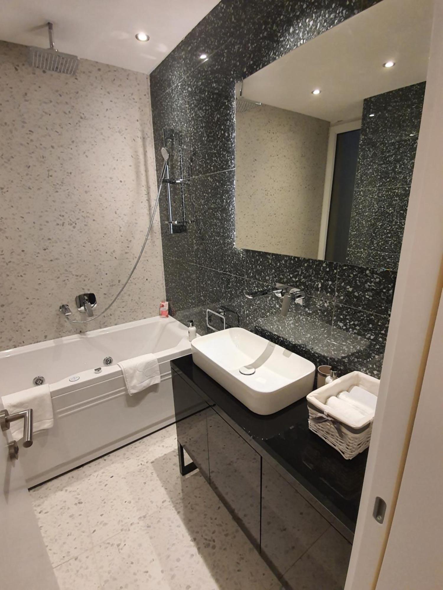 Privilege Suites By Central Park Belgrade Room photo